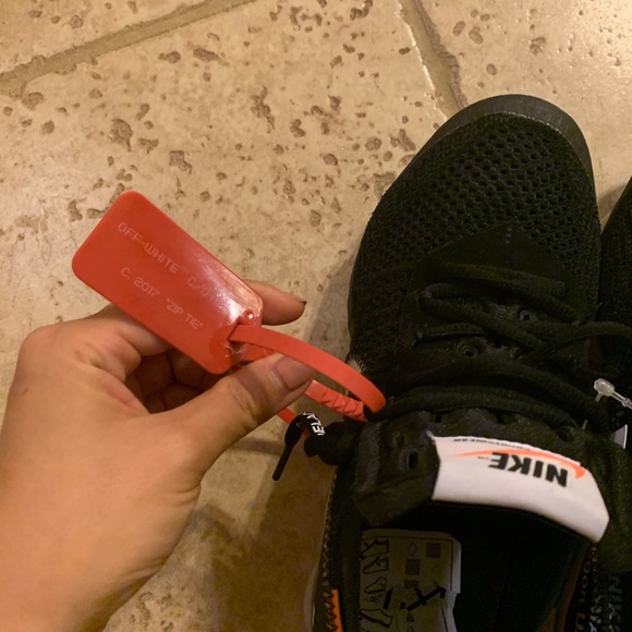 🔥Authentic NIKE AIR VAPORMAX X OFF-WHITE
THE TEN - Picture 4 of 8